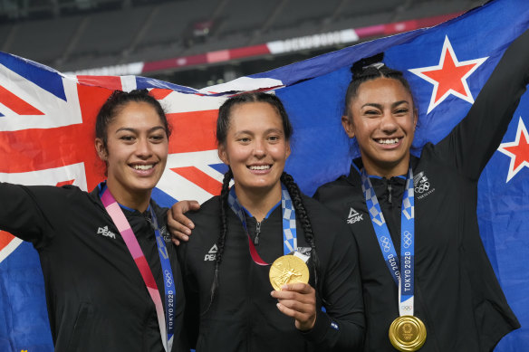 New Zealand’s Olympic champion women’s sevens team has been forced to withdraw from the world series.