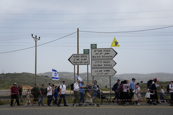 Seven cabinet ministers took part in the march to the Eviatar outpost in the West Bank.