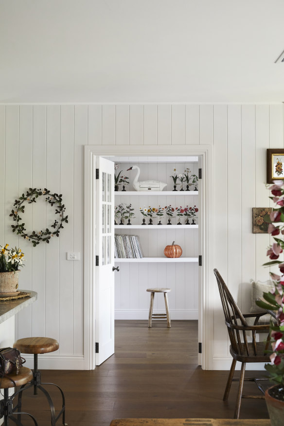 “I love simple, rustic finishes and the lining boards add so much character 
to the dining area and the home office,” says Pradel.