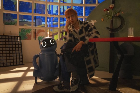 Julio Torres as Julio (with his robot assistant Bibo) in <i>Fantasmas</i>.