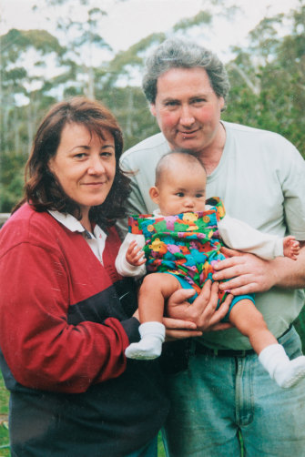 Kathryn Ford with her Australian parents in 2000. 