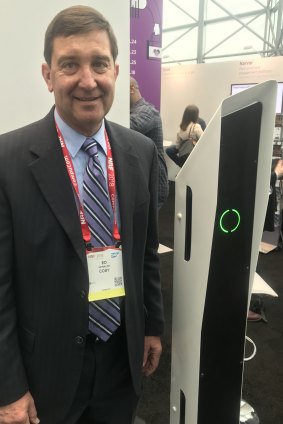 Cosy COO Ed Henkler with a shelf-scanning robot.