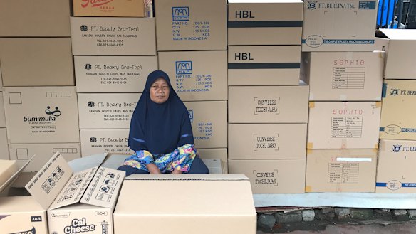Eni has been selling boxes on Jalan Wahid Haysim for 20 years.
