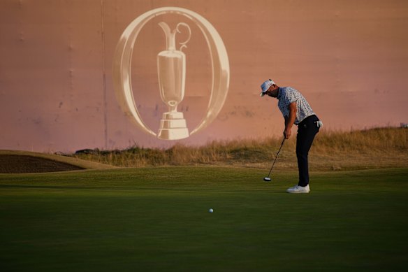 Lucas Herbert colocou o green 18 durante o terceiro dia do British Open.