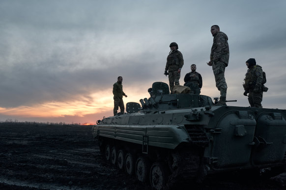 Ukranian soldiers on the outskirts of Avdiivka.