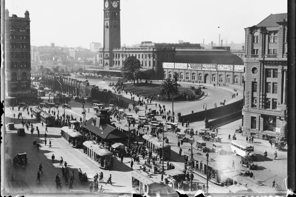 Sydney traffic, a “rhapsody in noise”, outside Central Station in the 1920s.
