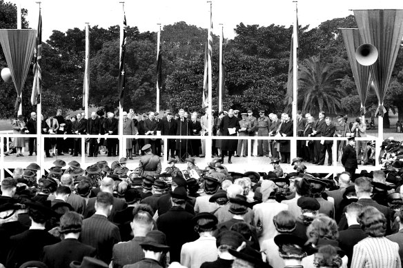 On the homefront ... A religious service is held for the "Second Front" in The Domain the following day.