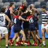 Dees snatch minor premiership with thrilling win over Cats