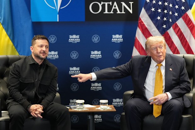 Donald Trump pointed at  Volodymyr Zelensky when calling him President Putin.