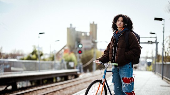 Tanzyn Crawford as Elsie in Swift Street.