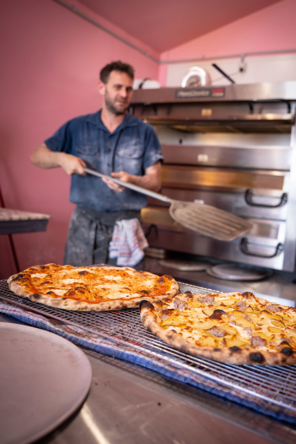 Pizza Oltra has partnered with Poor Toms for the food offering at their new venue.