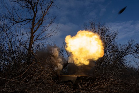 Ukrainian self-propelled howitzer fires towards Russian forces at the frontline near Bakhmut.