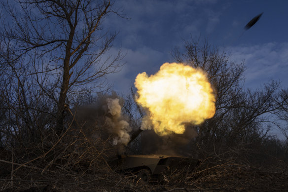 Ukrainian self-propelled howitzer fires towards Russian forces at the frontline near Bakhmut.