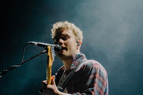 Sam Fender, pictured live at Sydney’s Enmore Theatre during his last Australian tour in 2022.