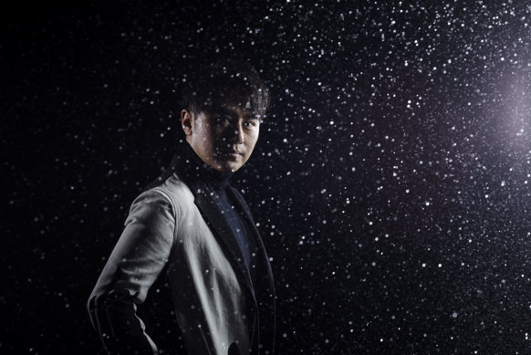  Louis Li with his installation Rain Room.