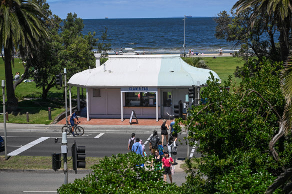 Claw &amp; Tail is a fare-weather seafood kiosk in St Kilda.