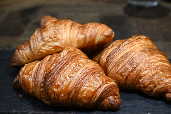Plain croissants.