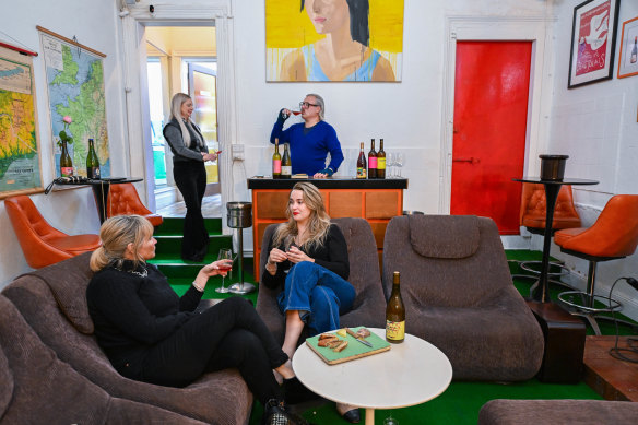 Pour Diane is a ’70s time warp