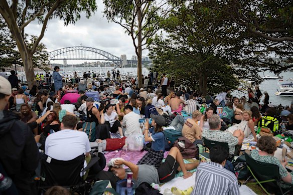 The afternoon heat proves a little for some at Mrs Macquarie’s Chair
