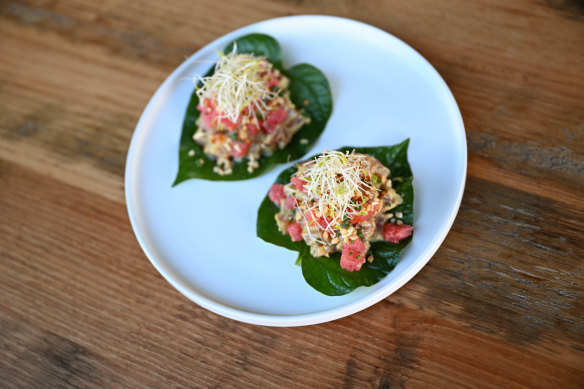 Betel leaves with tuna, pomelo and grapefruit.