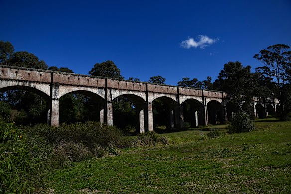 Boothtown aqueduct spans a valley in Greystanes.