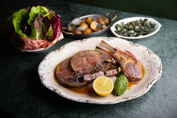 Agnello alla griglia (grilled lamb) with leaf salad.