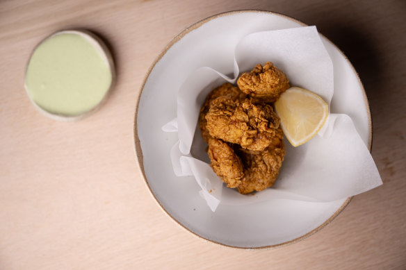 Boneless fried chicken with peri peri sauce. 