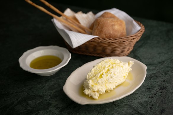 Pane and ricotta.