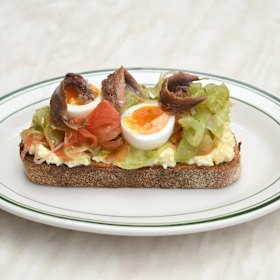 Anchovy toast with stracciatella, wood-fired peppers, shaved
tomato, pickled shallots and soft-boiled egg.