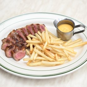 Steak frites with bearnaise.