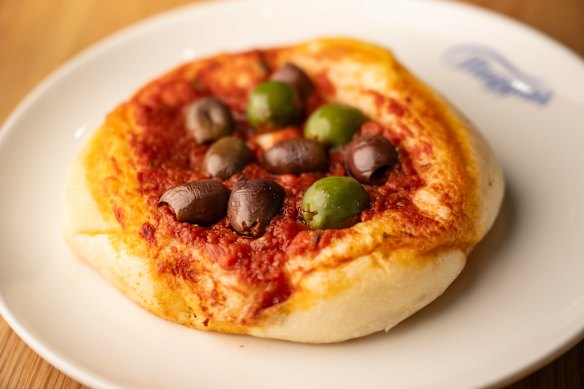 Pizzetta with olives.