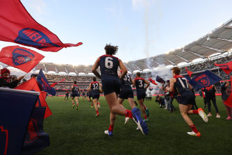 Melbourne runs out for the preliminary final.