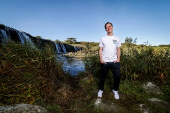 Comedian Alex Dyson is back in business as an independent in Wannon. 