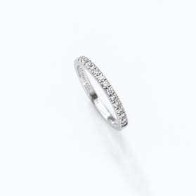 Alderson bought herself a Tiffany & Co ring in lieu of a wedding band.