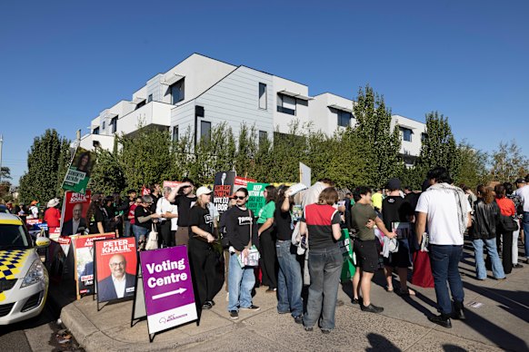 Crowds at the only pre-poll station in Wills – Davies Street, Brunswick.