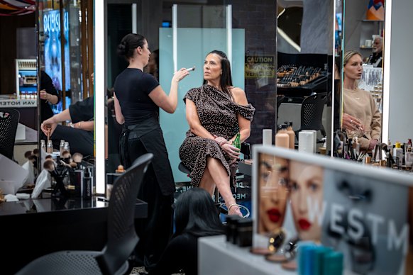 Kellie Parsons is rocking a natural makeup look for Oaks Day.