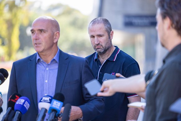 O presidente-executivo do Melbourne Cricket Club, Stuart Fox, e o curador Matthew Page respondem às perguntas difíceis.