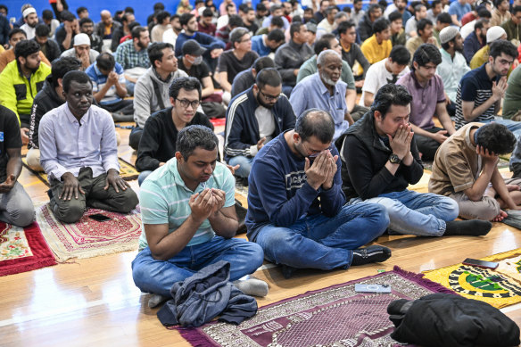 Hundreds attend Friday prayers at Monash University.