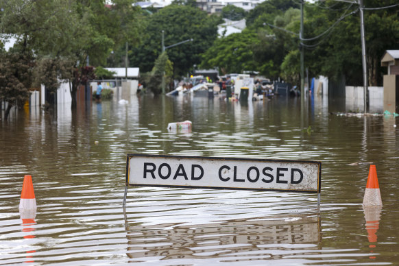 Consideration is being given to whether a vendor’s disclosure statement should include the property’s flooding history.
