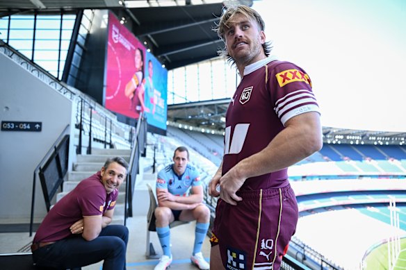 Queensland captain Cameron Munster chats with Queensland coach Billy Slater and NSW captain Isaah Yeo at the MCG on Monday.