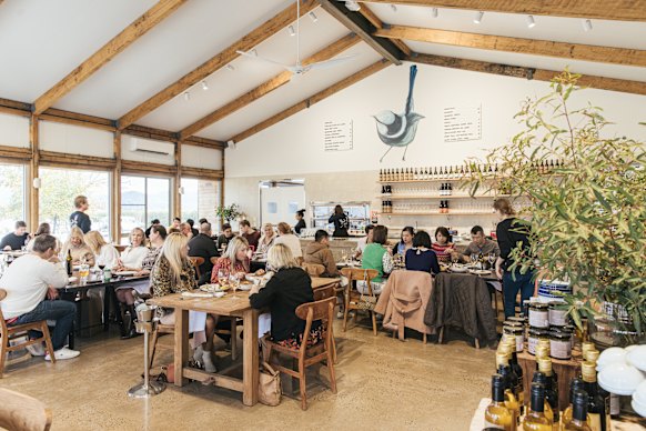 A sala de jantar do The Barn at Blue Wren Farm.