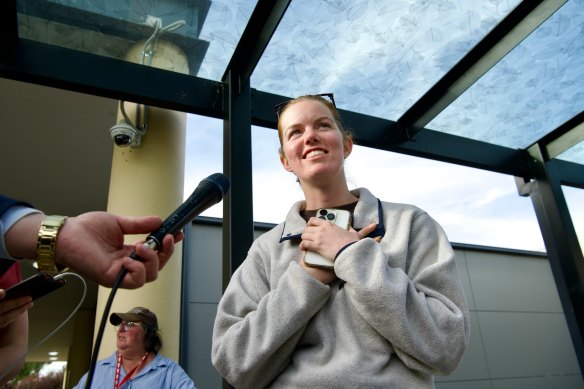 Jessica Dart recounts her experience after finding missing hiker Hadi Nazari.