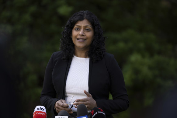 Victorian Greens leader Samantha Ratnam will step down for a tilt at a federal seat.