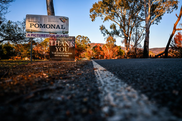 The sign at the entrance to Pomonal, thanks “essential services and local heroes”.