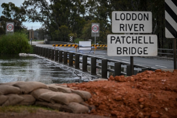 The floodwater level has risen to the top of the Patchell Bridge in Kerang on Saturday morning.