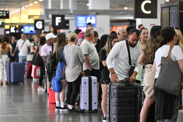 Passengers check in at Melbourne Airport for a replacement flight.