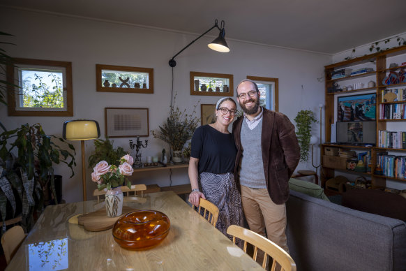 Rabbi Noam Sendor and wife Sara.