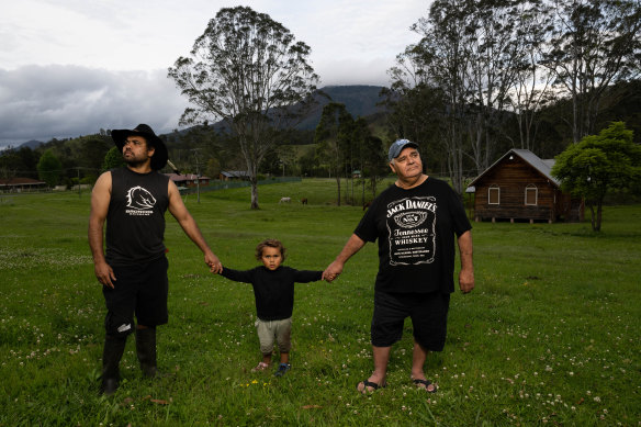 Kenneth Major (left) with his nephew Kenneth Quinlin and elder Uncle Dave Toby in Bellbrook, in front of the mountain Burrell Bulai, which is sacred to Thunggutti men.