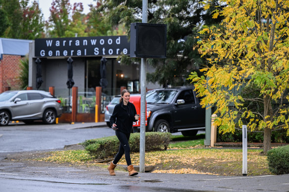 Warranwood is a leafy paradise in the suburbs. 
