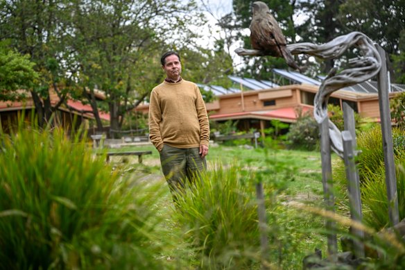 Paul Barton, diretor interino da Escola Ghilgai Steiner em Kilsyth, diz que não quer que o governo economize nas aprovações.  